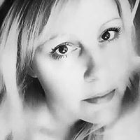 Suzanne Small Photo 18