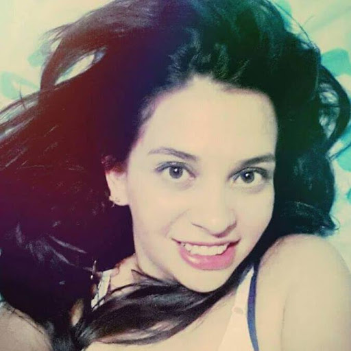 Erika Paredes Photo 15