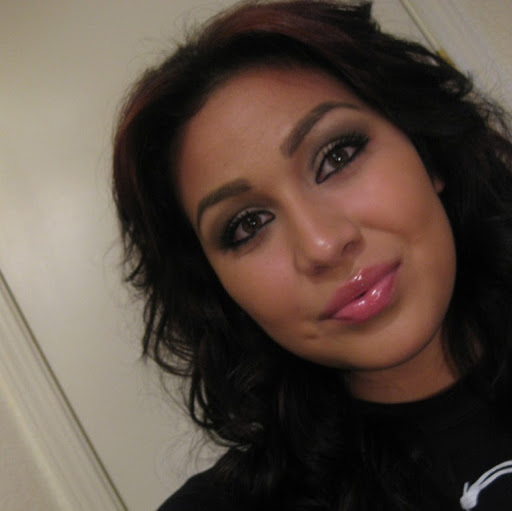 Victoria Charles Photo 12