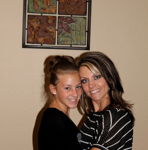 Amy Benson Photo 17