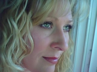 Denise Thompson Photo 6