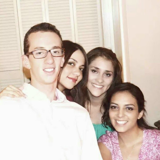 Sara Ballesteros Photo 9