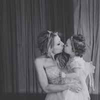 Rachael Cartwright Photo 15