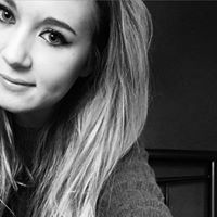 Brooke Lowe Photo 16