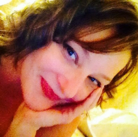 Elizabeth Brooks Photo 32