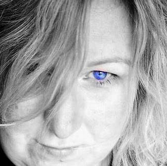 Laura Willis Photo 23