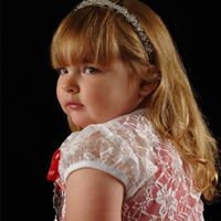 Elizabeth Rhodes Photo 31