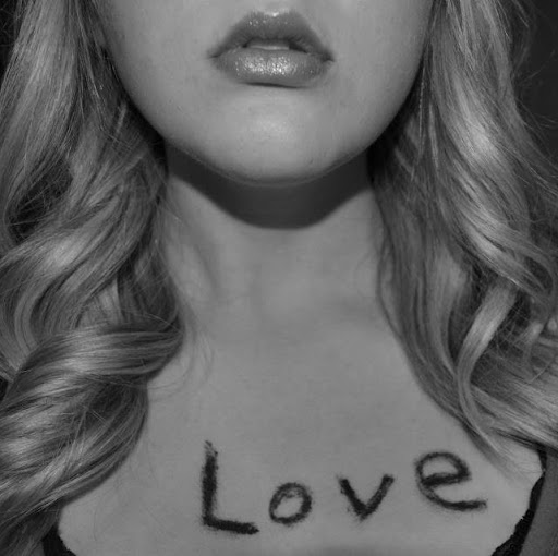 Rachelle Davis Photo 15