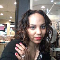 Shelly Elliott Photo 15