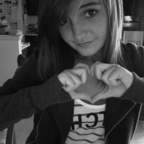 Amber Forbes Photo 9