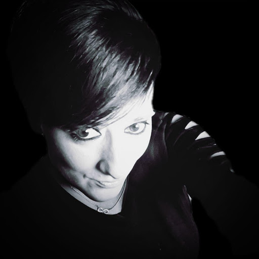 Diana Wenzel Photo 6