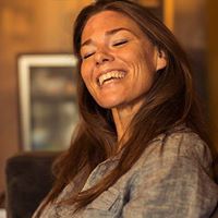 Caroline Webster Photo 35