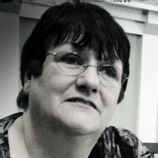 Laurie Marshall Photo 44