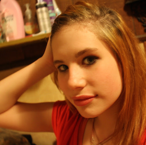 Elizabeth Hardin Photo 14