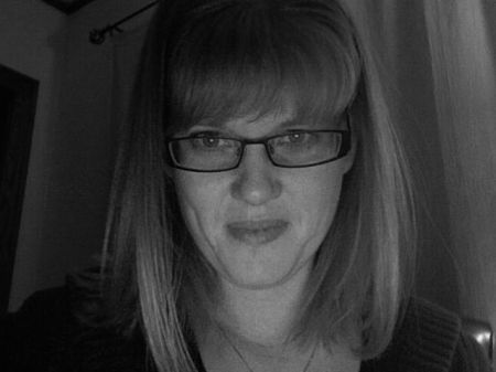 Julie Hardy Photo 30