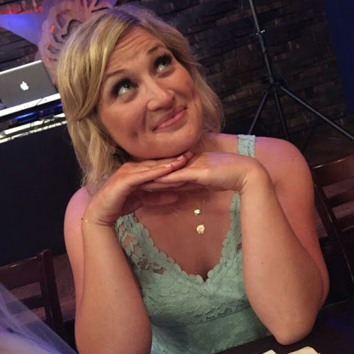 Sarah Perry Photo 10