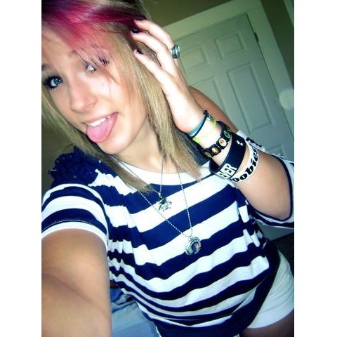 Sara Shields Photo 15