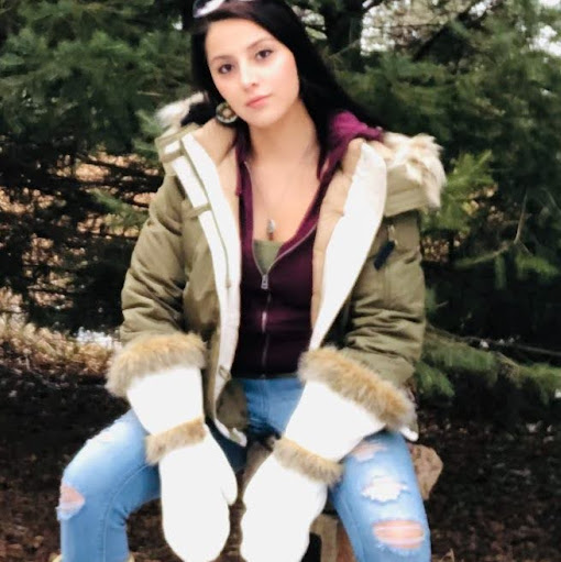 Julie Perry Photo 16