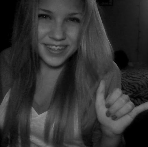Alyssa Farrell Photo 7