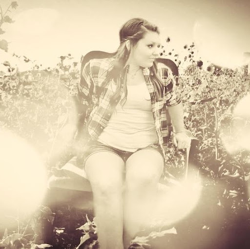 Hailey Thompson Photo 18