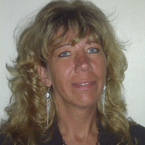 Stephanie Kuhn Photo 37