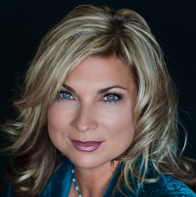 Lisa Adrian Photo 26