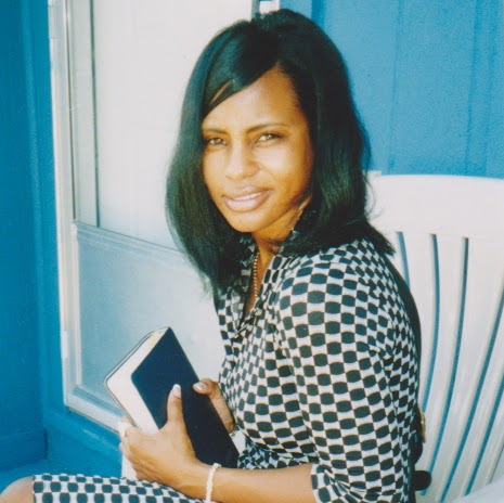 Traci Woods Photo 17