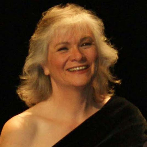 Michelle Dobbs Photo 15