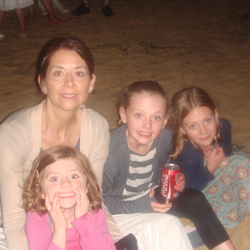 Julie Buchanan Photo 17