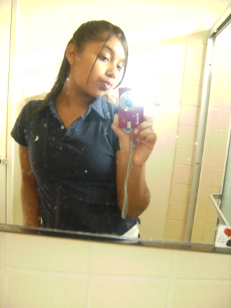 Stephanie Hernandez Photo 36