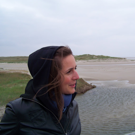 Laura Wagner Photo 40