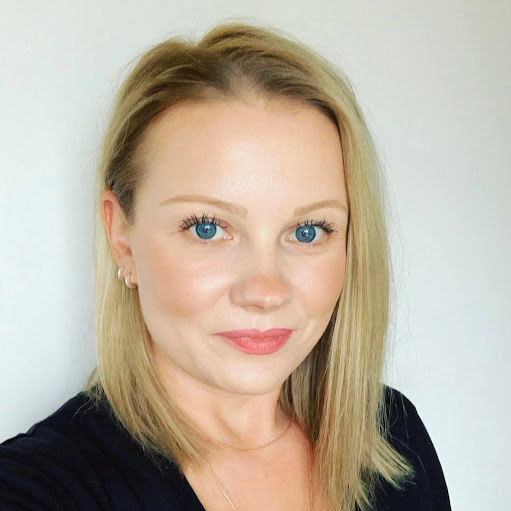 Laura Lloyd Photo 44