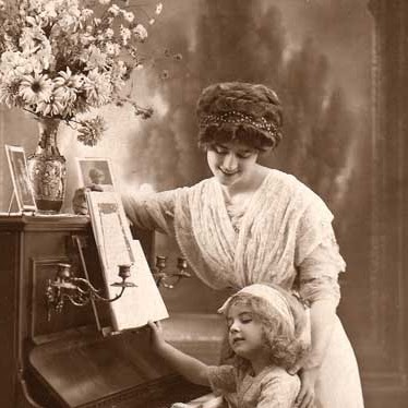 Anna Collins Photo 15