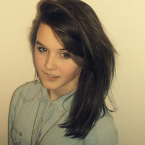 Ellie Woods Photo 10