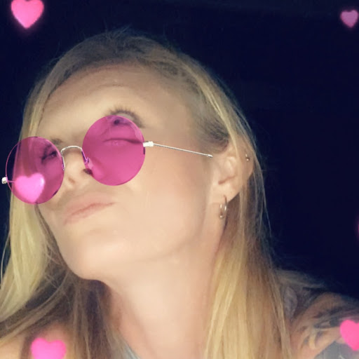 Stephanie Graves Photo 19