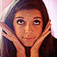 Julia Schultz Photo 11