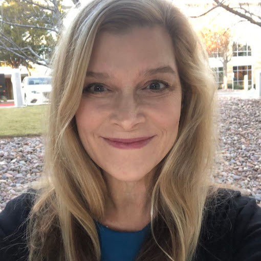 Lisa Pearson Photo 47