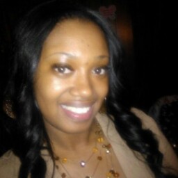 Kristine Holmes Photo 4