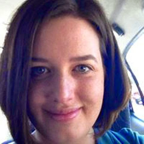 Lisa Mathews Photo 9