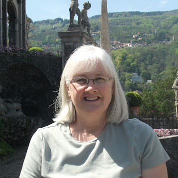 Angela Larsen Photo 39