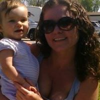 Kristen Leach Photo 17