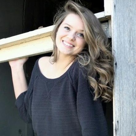 Lauren Mccarty Photo 15