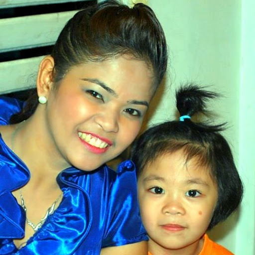 Julie Reyes Photo 36
