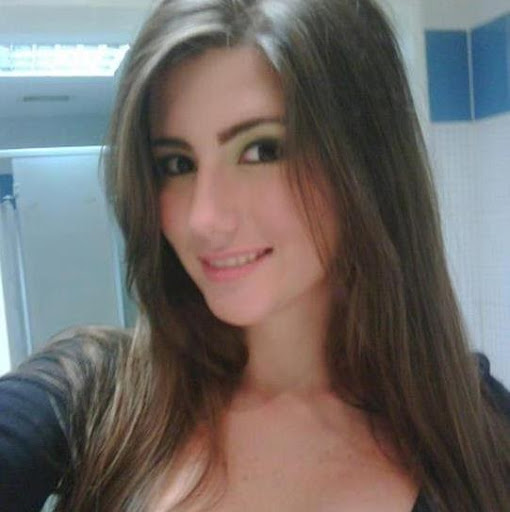 Christina Aaron Photo 10