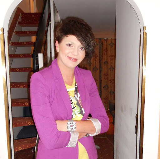 Catherine Bell Photo 10