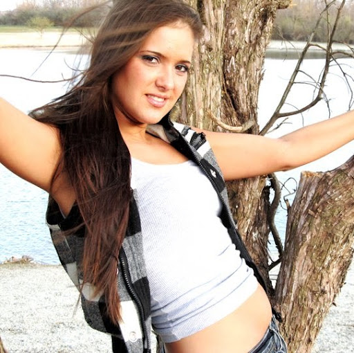 Victoria Millar Photo 19