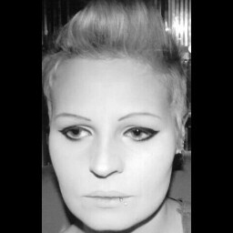 Stefanie Roth Photo 32