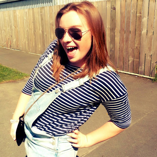 Kerry Andrews Photo 21