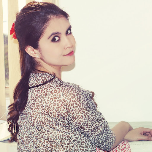 Laura Torres Photo 22