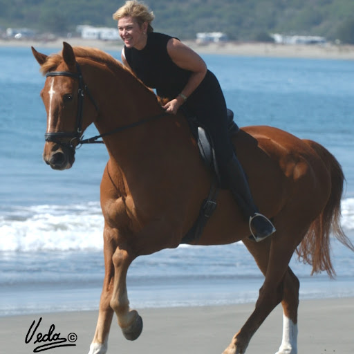 Lisa Thomas Photo 19